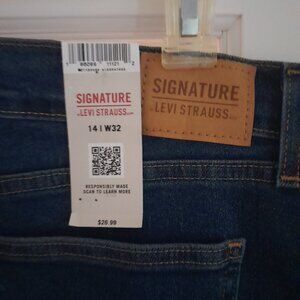 Signature Levis Plus Strauss Size 14 (Brand New)